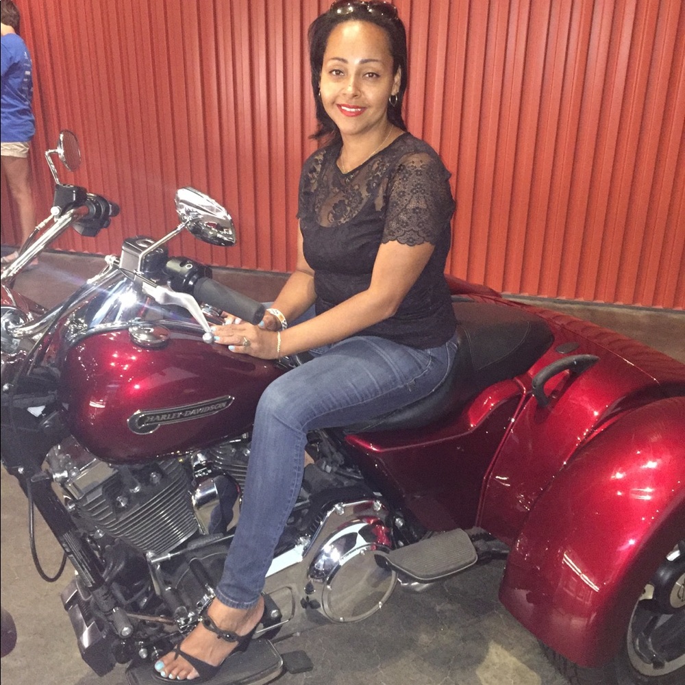 Meet your Posher, Joy